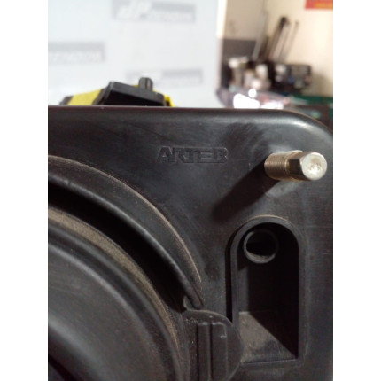 Farol Esquerdo Fiat Uno-Fiorino Fi-51 Ano 2004 2005 2006 2007 2008 2009 2010 2011 2012 2013 - Usado