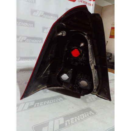 Lanterna Lado Direito Toyota Etios Sedan T-20 Ano 2013 2014 2015 2016 2017 2018 - Usado
