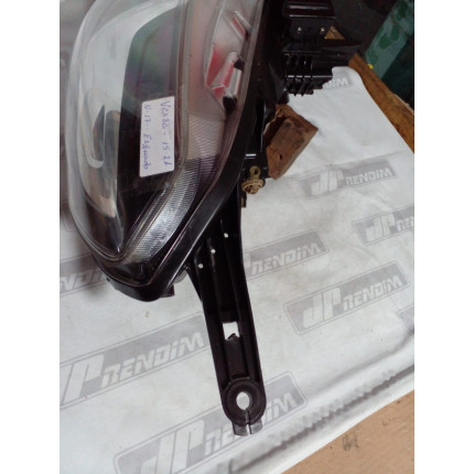 Farol Esquerdo Nissan Versa N-17 Ano 2015 2016 2017 2018 2019 2020 2021 - Usado