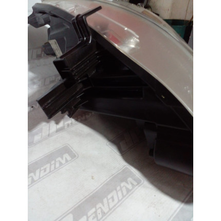Farol Esquerdo Nissan Versa N-17 Ano 2015 2016 2017 2018 2019 2020 2021 - Usado