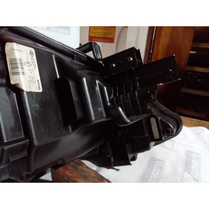 Farol Esquerdo Nissan Versa N-17 Ano 2015 2016 2017 2018 2019 2020 2021 - Usado
