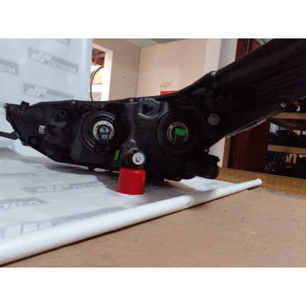 Farol Direito Toyota Yaris Cromado T-14 Ano 2018 2019 2020 2021 2022 - Usado
