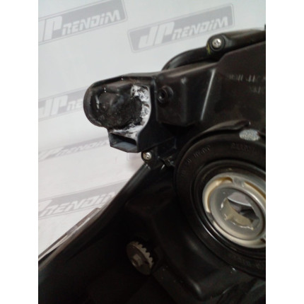 Farol Direito Toyota Yaris Cromado T-15 Ano 2018 2019 2020 2021 2022 - Usado