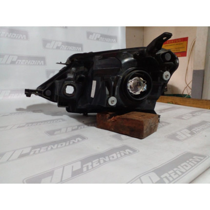 Farol Direito Totota Etios T-26 Ano 2013 2014 2015 2016 2017 2018 2019 - Usado