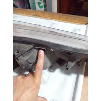 Farol Esquerdo Toyota Yaris Cromado T-32 Ano 2018 2019 2020 2021 2022 - Usado