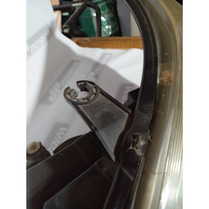 Farol Esquerdo Chevrolet Ágile-Montana Máscara Negra C-21 Ano 2009 2010 2011 2012 2013 - Usado