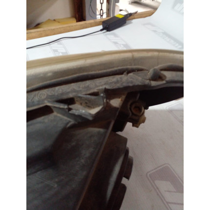 Farol Direito Chevrolet Celta C-37 Ano 2006 2007 2008 2009 2010 2011 a 2015 - Usado