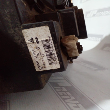 Farol Direito Fiat Uno Way-Vivace Attractive Fi-24 Ano 2012 2013 2014 2015 2016 - Usado