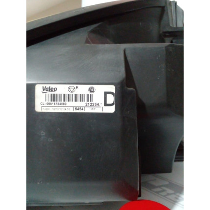 Farol Direito Fiat Punto Fi-25 Ano 2012 2013 2014 2015 2016 - Usado