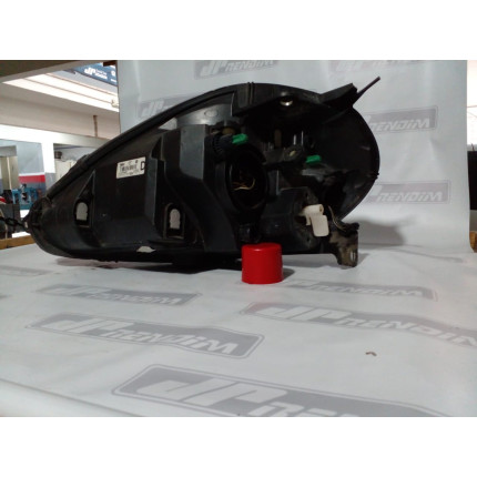 Farol Direito Fiat Punto Fi-25 Ano 2012 2013 2014 2015 2016 - Usado