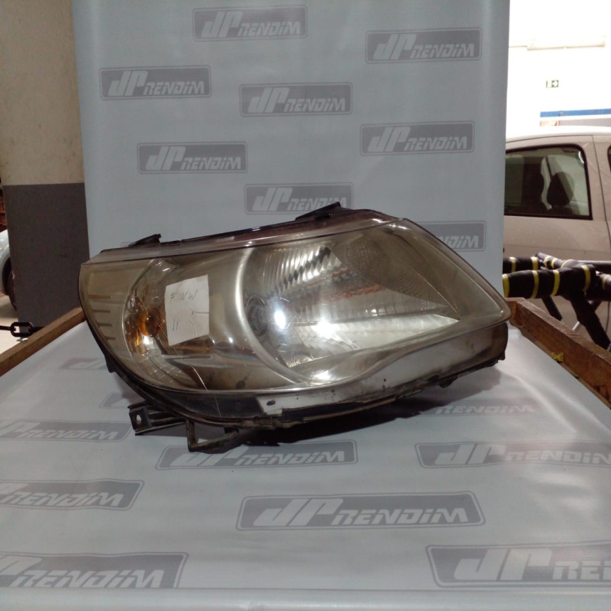 Farol Direito Gol-Voyage-Saveiro Vw-11 Cromado Ano 2008 2009 2010 2011 2012 2012 - Usado