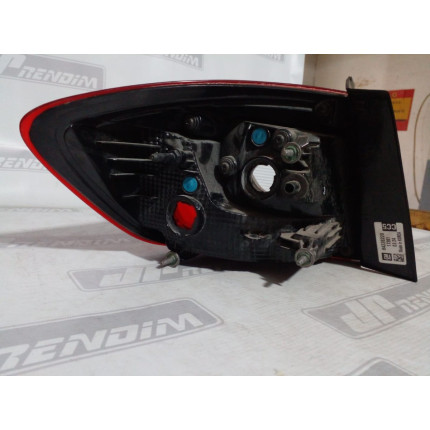Lanterna Lado Direito Chevrolet Cruze Sedan C-33 Ano 2017 2018 2019 - Usado