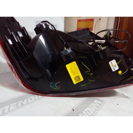 Lanterna Lado Direito Chevrolet Ônix Hatch C-64 Ano 2020 2021 2022 2023 - Novo