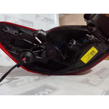 Lanterna Lado Direito Chevrolet Ônix Sedan LS C-69 Ano 2020 2021 2022 - Usado