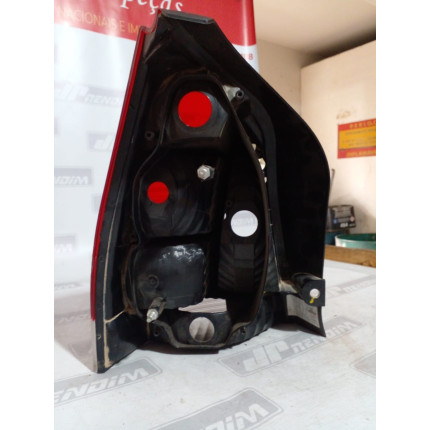 Lanterna Lado Direito Fiat Palio Fi-18 Ano 2004 2005 2006 2007 - Usado