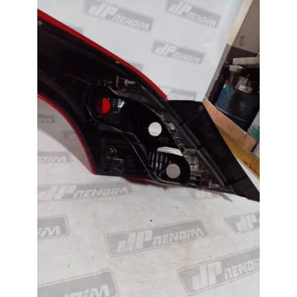 Lanterna Lado Direito Nissan Versa N-08 Ano 2011 2012 2013 2014 2015 2016 2017 2018 2019 - Usado