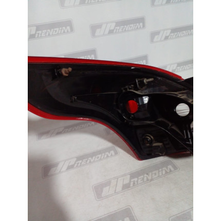 Lanterna Lado Direito Nissan Versa N-08 Ano 2011 2012 2013 2014 2015 2016 2017 2018 2019 - Usado