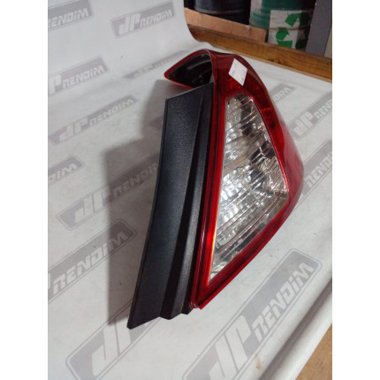 Lanterna Lado Direito Nissan Versa N-08 Ano 2011 2012 2013 2014 2015 2016 2017 2018 2019 - Usado