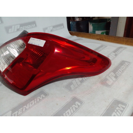 Lanterna Lado Direito Nissan Versa N-08 Ano 2011 2012 2013 2014 2015 2016 2017 2018 2019 - Usado