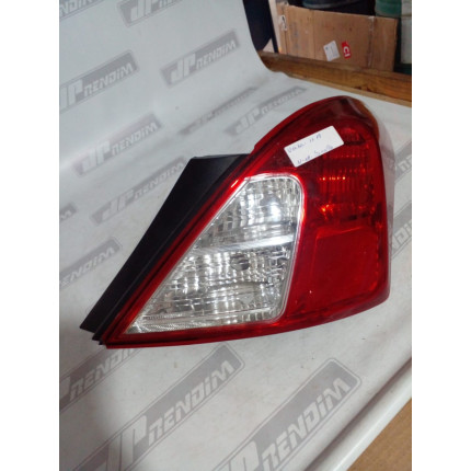 Lanterna Lado Direito Nissan Versa N-08 Ano 2011 2012 2013 2014 2015 2016 2017 2018 2019 - Usado