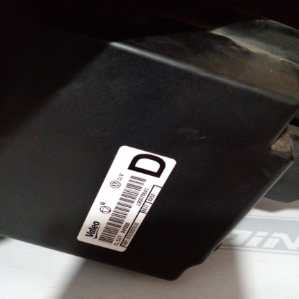 Farol Direito VW Gol-Saveiro-Voyage Máscara Negra Vw-50 Ano 2017 2018 2019 2020 2021 2022 - Usado