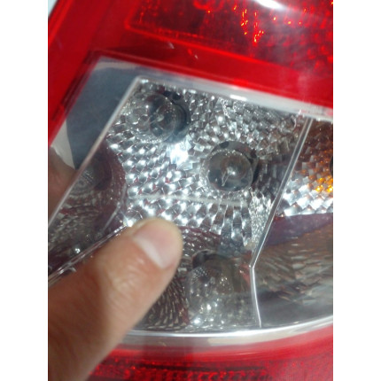 Lanterna Lado Direito Renault Symbol Re-11 Ano 2008 2009 2010 2011 2012 2013 - Usado
