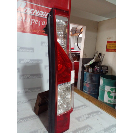 Lanterna Lado Direito Renault Master Re-28 Ano 2012 2013 2014 2015 2016 2017 a 2022 - Usado