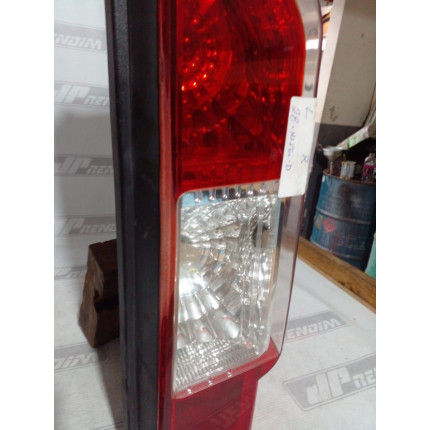 Lanterna Lado Direito Renault Master Re-28 Ano 2012 2013 2014 2015 2016 2017 a 2022 - Usado