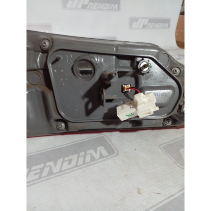 Lanterna Lado Direito Toyota Corolla Porta Malas T-06 Ano 2015 2016 2017 - Usado
