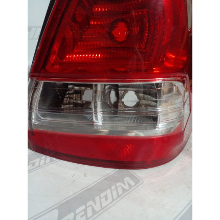 Lanterna Lado Direito Toyota Etios Sedan T-09 Ano 2013 2014 2015 2016 2017 2018 - Usado