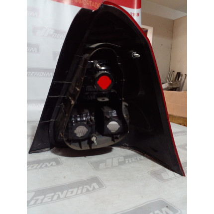 Lanterna Lado Esquerdo Toyota Etios Sedan T-16 Ano 2013 2014 2015 2016 2017 - Usado