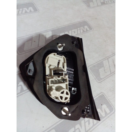 Lanterna Lado Direito VW Voyage Tampa Traseira Vw-08 Ano 2013 2014 2015 2016 2017 - Usado