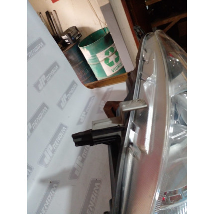 Farol Esquerdo Nissan Versa N-04 Ano 2015 2016 2017 2018 2019 - Usado