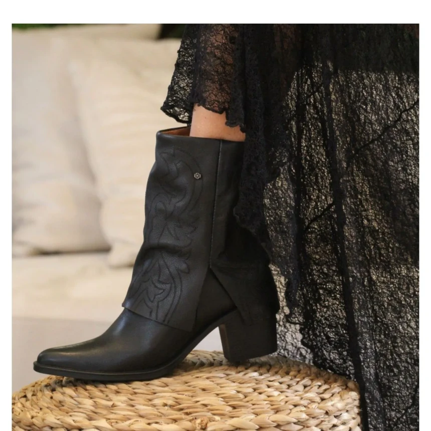 Bota Bordada Perlatto