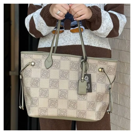 Bolsa Monograma Grande WJ