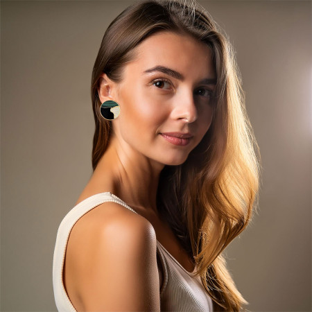 Conjunto Redondo Pedra Natural Malaquita Verde / Resina Preta / Cravejado Folheado a Ouro 18K       