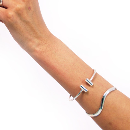 Bracelete Prata Aberto Liso c/ Palito na Ponta