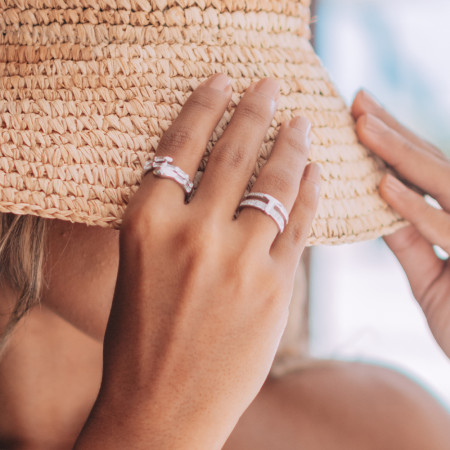 Anel Prata c/ Ródio Aro Duplo Cravejado com "T" Liso