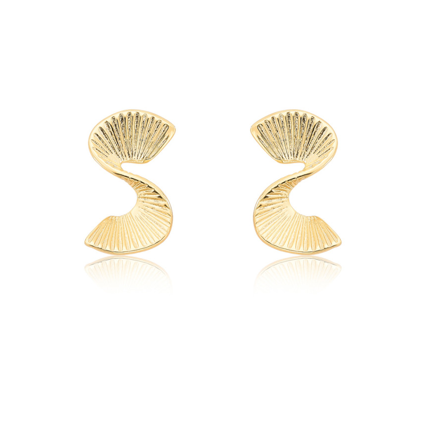Brinco Fixo "S" Trabalhado Folheado a Ouro 18k