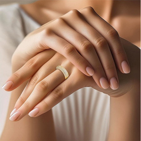 Anel Bananinha Sete Fileiras Cravejadas Folheado a Ouro 18k