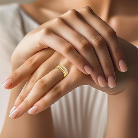 Anel Bananinha Três Fileiras Cravejadas e Um Liso Trabalhado Folheado a Ouro 18k