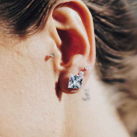 Brinco de Prata Fixo Zircônia Quadrada 9mm