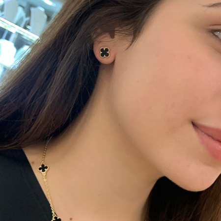 Brinco Fixo Trevo de Acrílico Preto Folheada a Ouro 18k