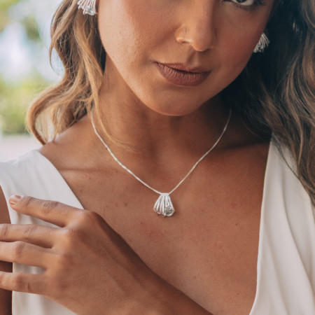 Gargantilha Prata Leve Veneziana Gancho Fios Lisos e Trabalhados com Zircônia Gota Acqua