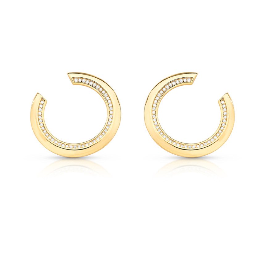 Brinco Fixo "C" Liso c/ Linha Cravejada Folheado a Ouro 18k