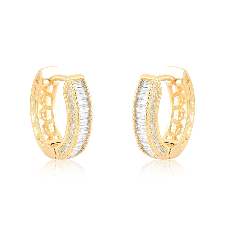 Argola Click Oval c/ Zircônias Baguete Central e Fileiras Laterais Cravejadas 16mm Folheada a Ouro 18k