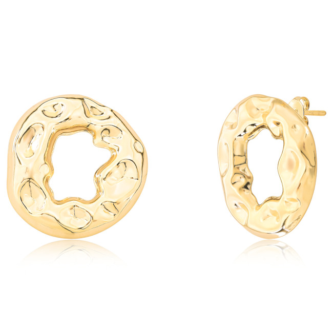 Brinco Aro Vazado Orgânico Efeito "Amassado" Folheado a Ouro 18k