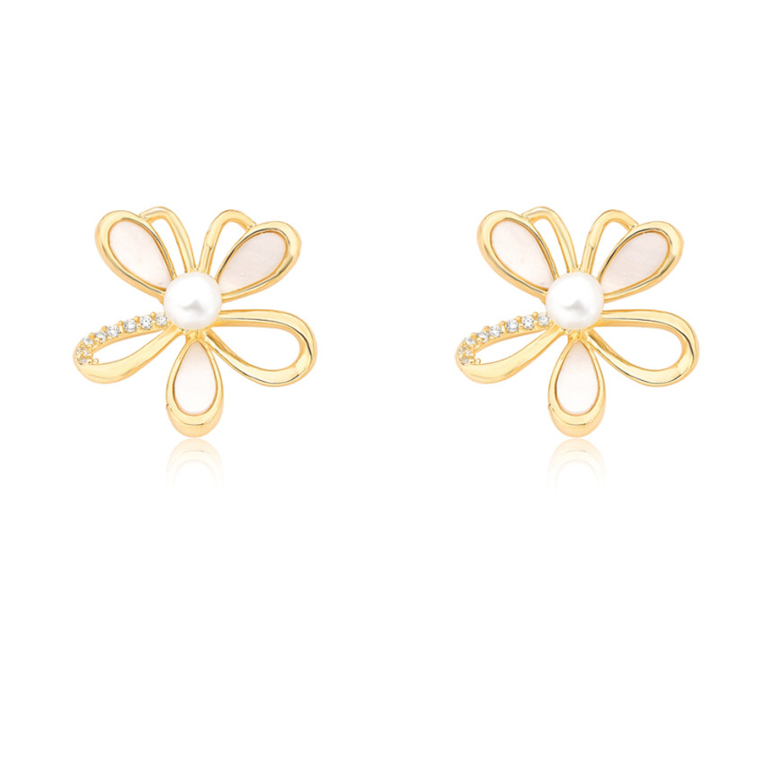 Brinco Fixo Flor Pétalas Vazadas e c/ Madrepérola + Pérola Central Folheado a Ouro 18k