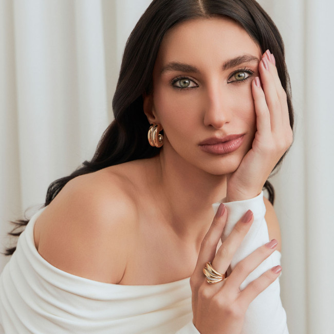 Argola Bojuda Fios Cravejados c/ Tarraxa Folheada a Ouro 18k