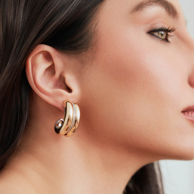 Argola Bojuda Fios Cravejados c/ Tarraxa Folheada a Ouro 18k